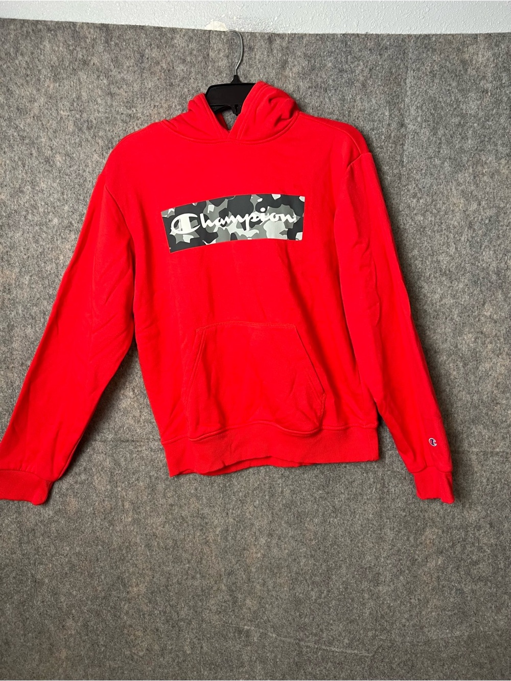 Champion Youth‎ 18/20 Red Pullover Hoodie with Camo Logo